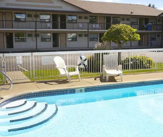 酒店 Howard Johnson By Wyndham Niagara Falls