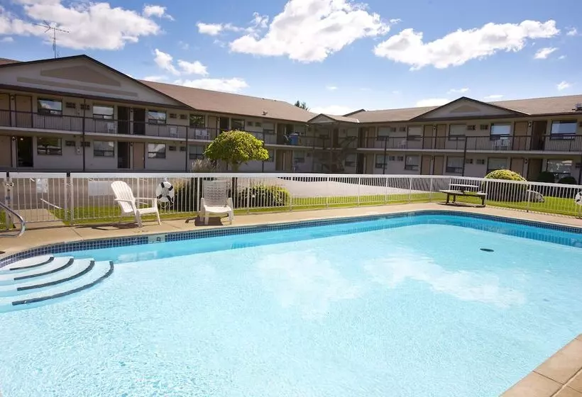 酒店 Howard Johnson By Wyndham Niagara Falls