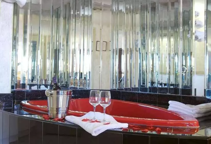 酒店 Howard Johnson By Wyndham Niagara Falls