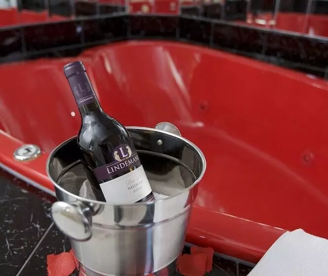 酒店 Howard Johnson By Wyndham Niagara Falls