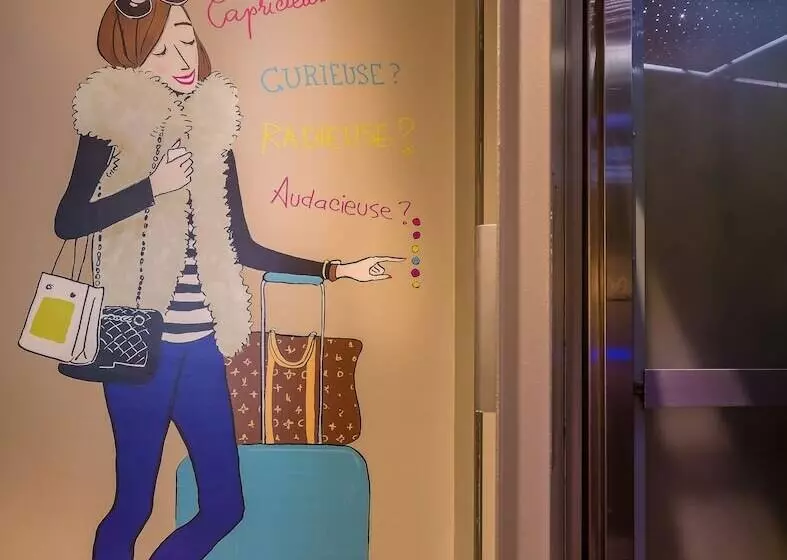 ホテル Hôtel La Parizienne