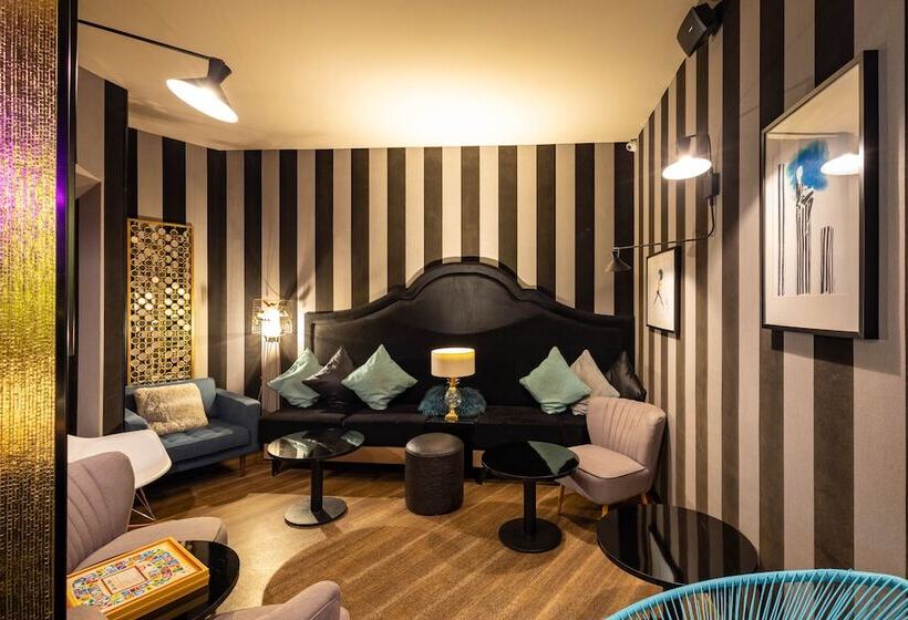 هتل Hôtel La Parizienne