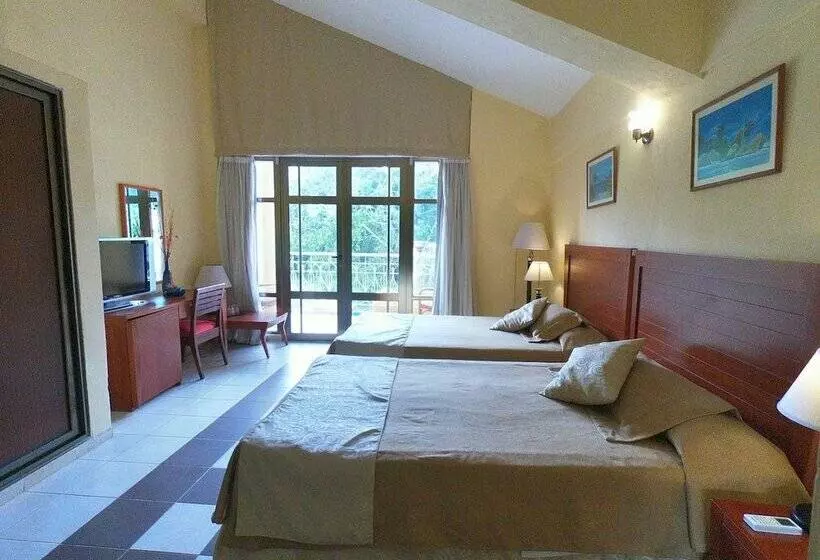 Hotelli Horizontes Rancho San Vicente