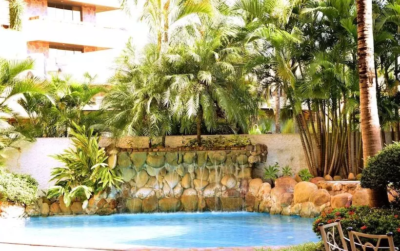 هتل Yotau All Suites