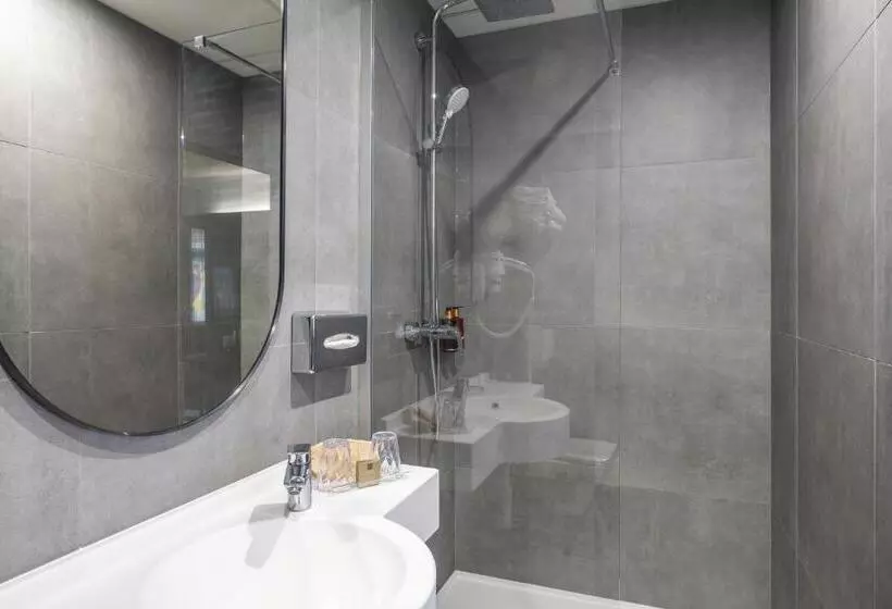 هتل Aris Grand Place