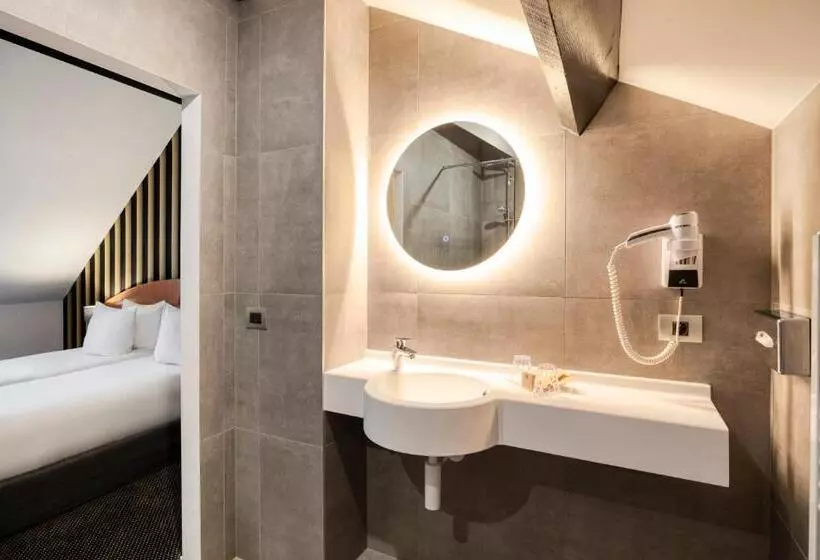 هتل Aris Grand Place