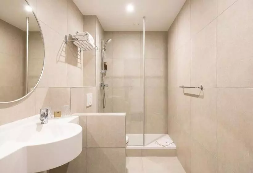 هتل Aris Grand Place