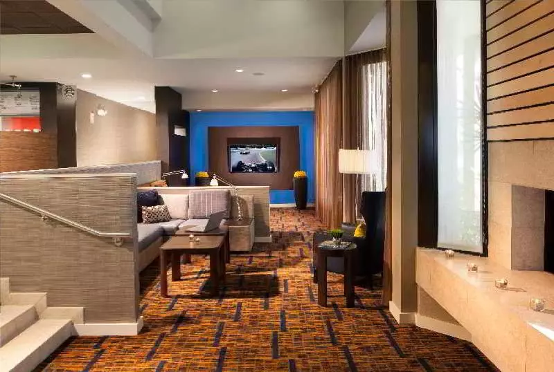 هتل Courtyard Fort Myers Cape Coral