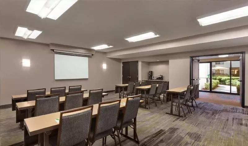 هتل Courtyard Fort Myers Cape Coral