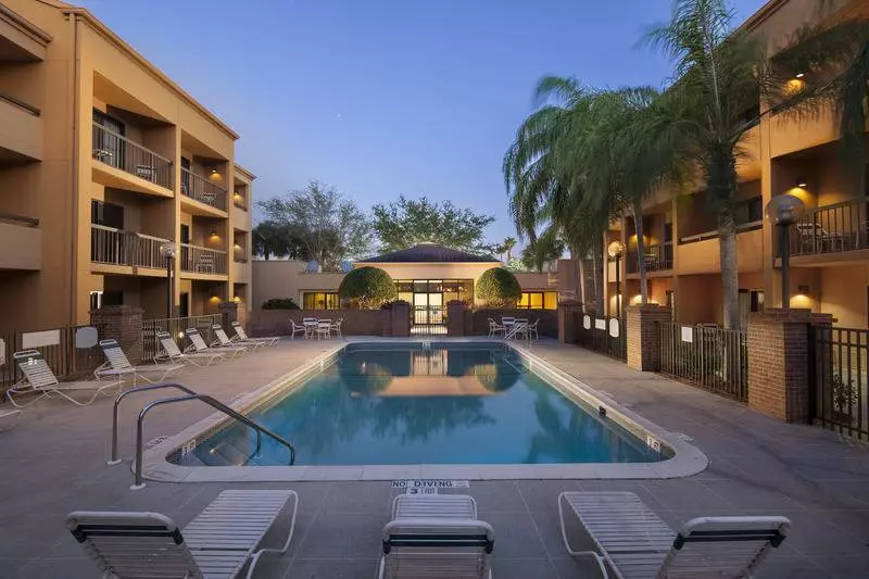هتل Courtyard Fort Myers Cape Coral