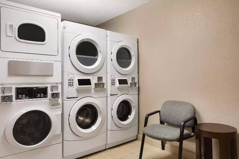 هتل Courtyard Fort Myers Cape Coral