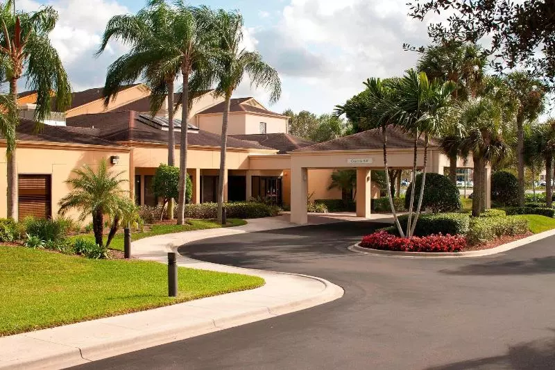 هتل Courtyard Fort Myers Cape Coral