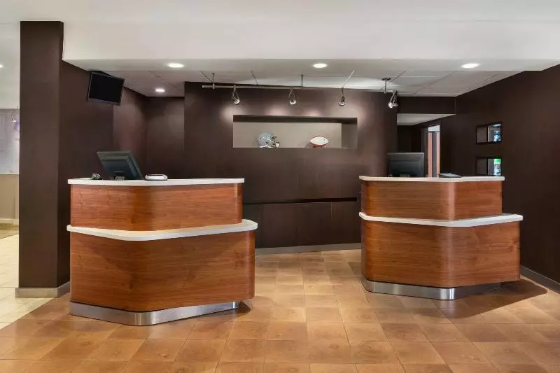 هتل Courtyard Fort Myers Cape Coral