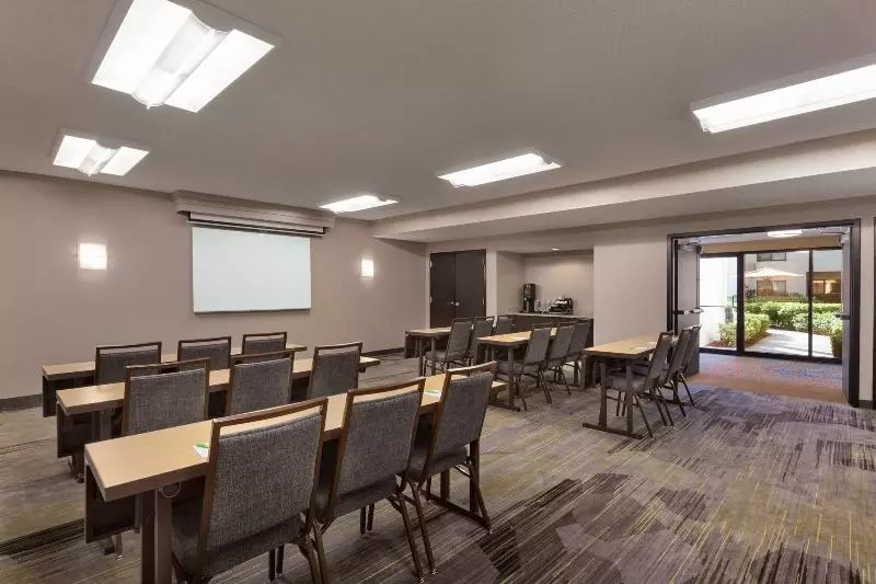 هتل Courtyard Fort Myers Cape Coral