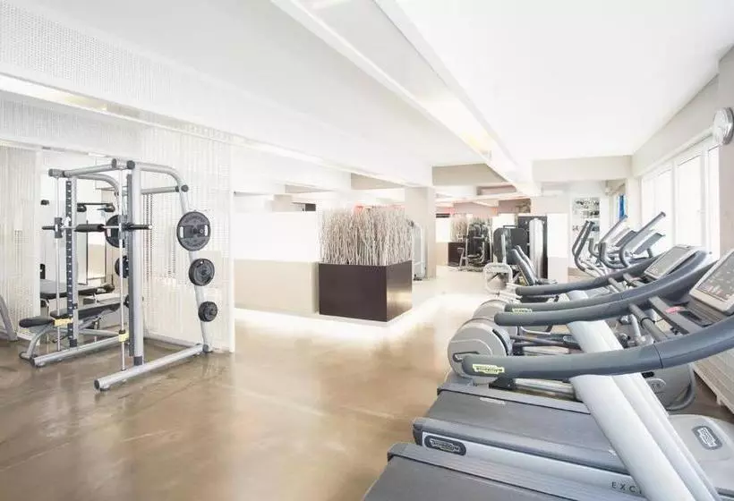 هتل Holiday Inn Düsseldorf  Hafen