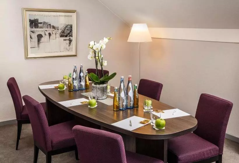 هتل Holiday Inn Düsseldorf  Hafen