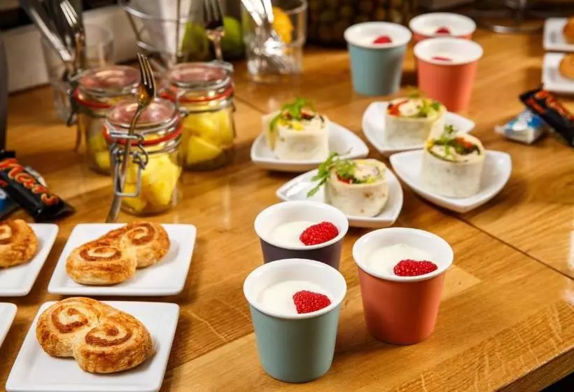 هتل Holiday Inn Düsseldorf  Hafen