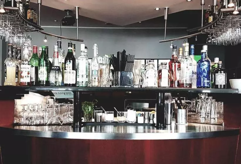 هتل Holiday Inn Düsseldorf  Hafen