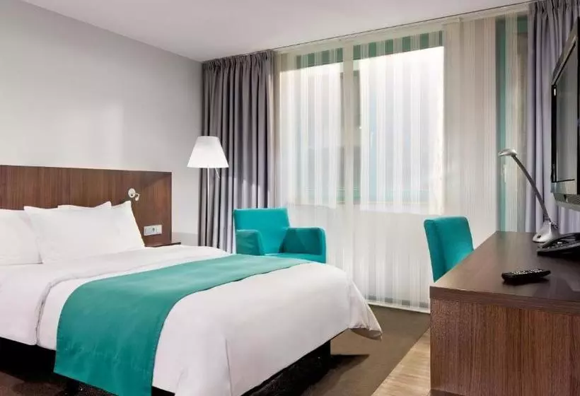 هتل Holiday Inn Düsseldorf  Hafen