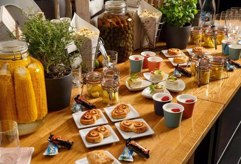 هتل Holiday Inn Düsseldorf  Hafen