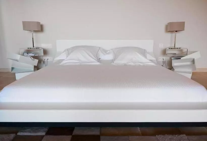 Отель La Villa Calvi