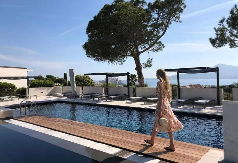 Отель La Villa Calvi