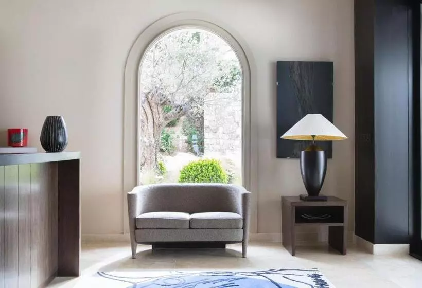 Отель La Villa Calvi