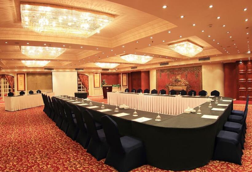 Pyramisa Suites Hotel Cairo