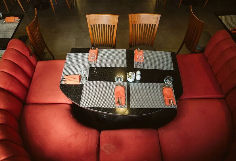 Pyramisa Suites Hotel Cairo