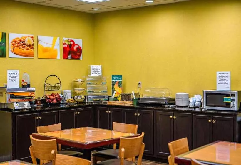 فندق Quality Inn & Suites Near Six Flags   Austell