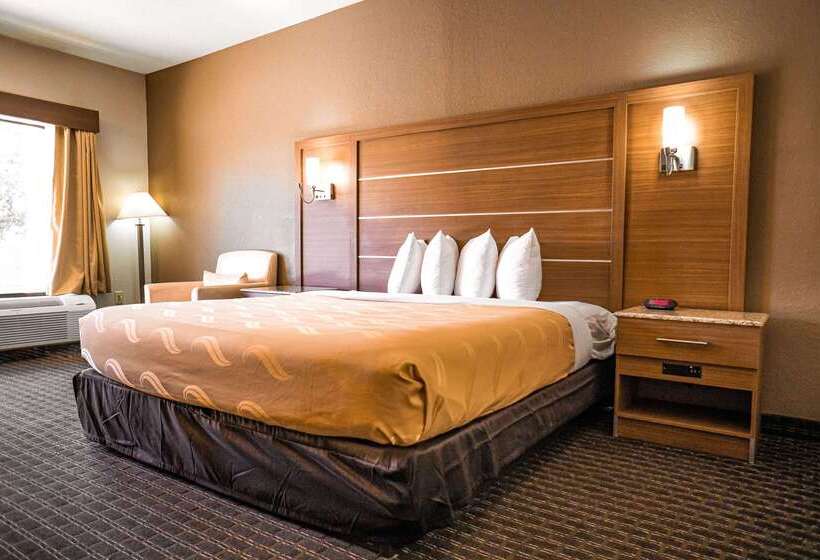 هتل Quality Inn & Suites Near Six Flags Austell