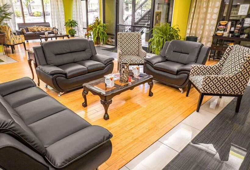 هتل Quality Inn & Suites Near Six Flags Austell