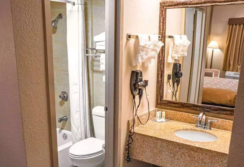 فندق Quality Inn & Suites Near Six Flags   Austell