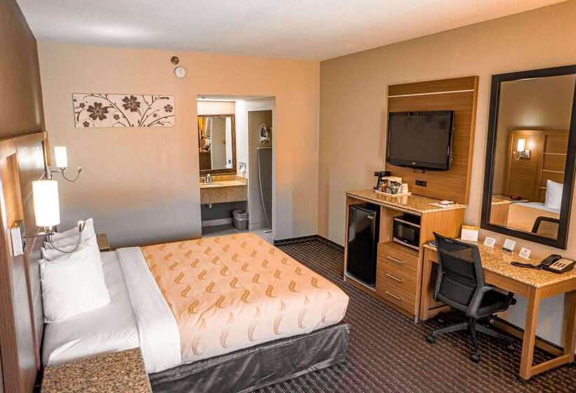 هتل Quality Inn & Suites Near Six Flags Austell