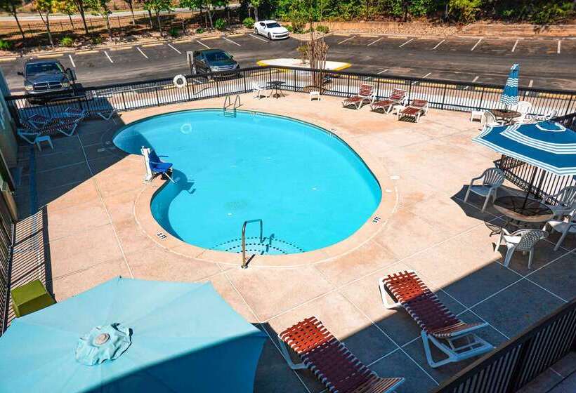 هتل Quality Inn & Suites Near Six Flags Austell