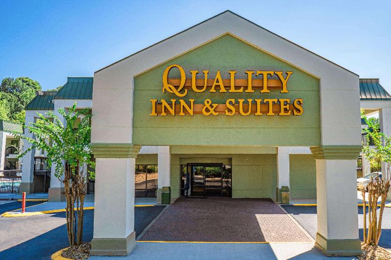 هتل Quality Inn & Suites Near Six Flags Austell