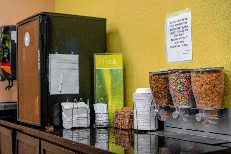 فندق Quality Inn & Suites Near Six Flags   Austell