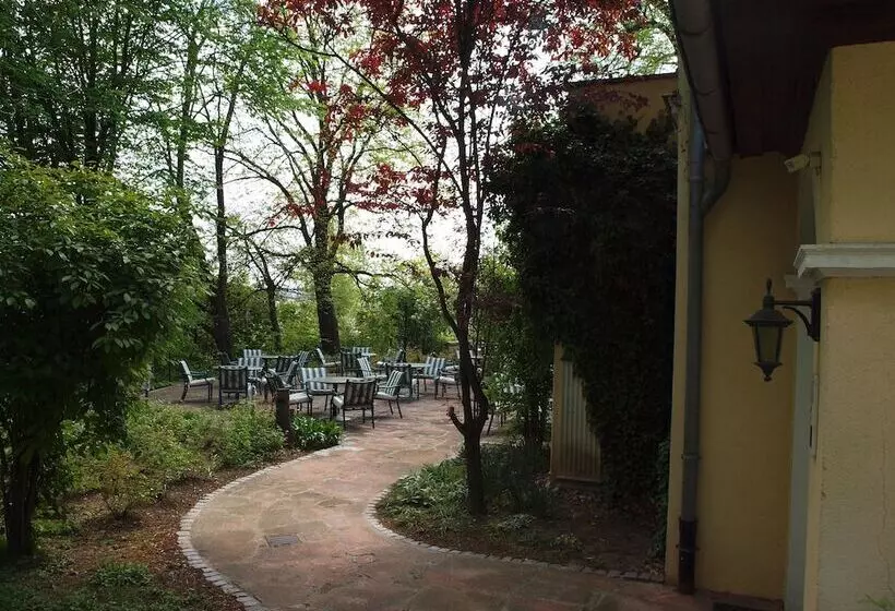 Отель Bellevue Schmölln