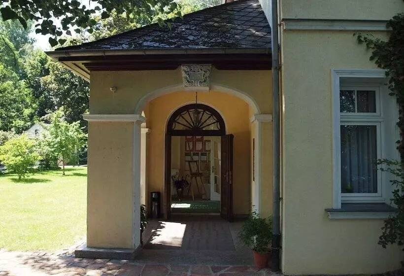 Отель Bellevue Schmölln