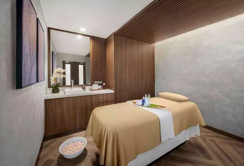 Doubletree By Hilton Damai Laut Resort