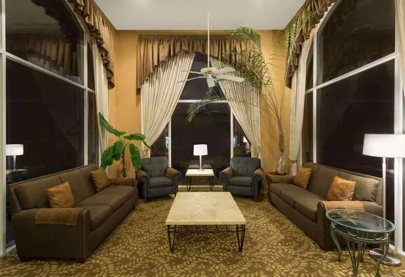 هتل Days Inn By Wyndham Bullhead City