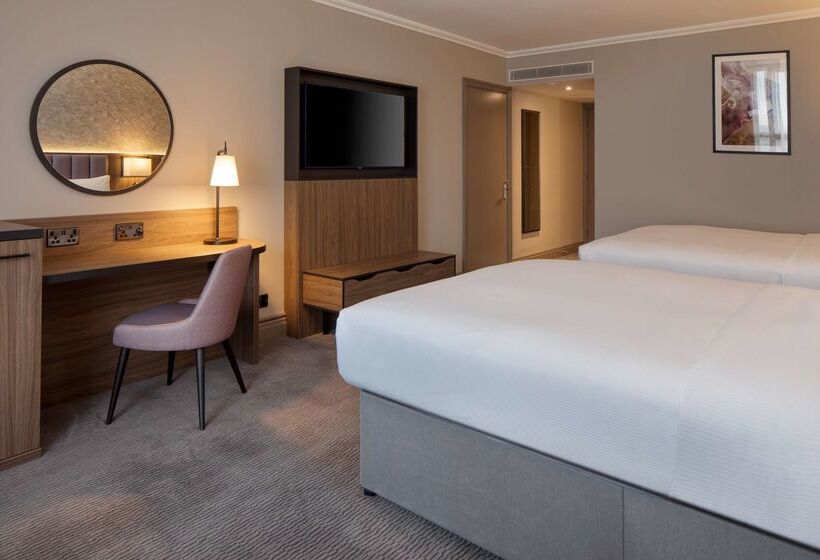 Hotel Doubletree By Hilton Dartford Bridge