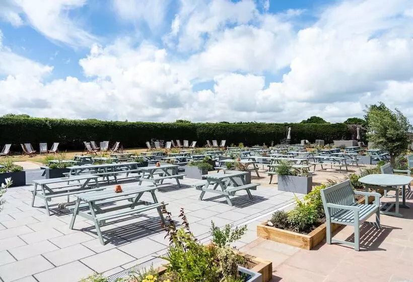 בית מלון כפרי The Queens