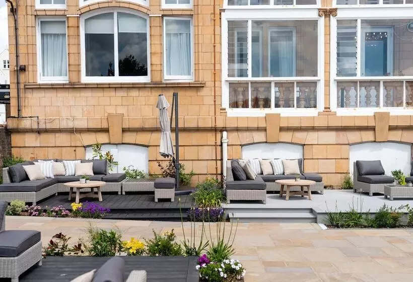 בית מלון כפרי The Queens