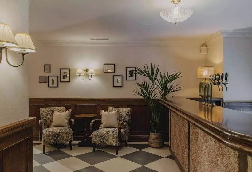 בית מלון כפרי The Queens