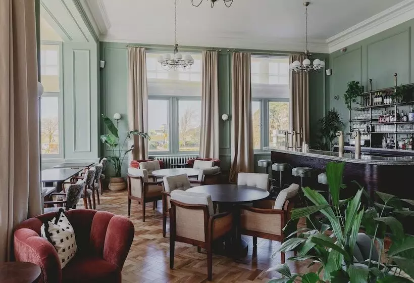 בית מלון כפרי The Queens