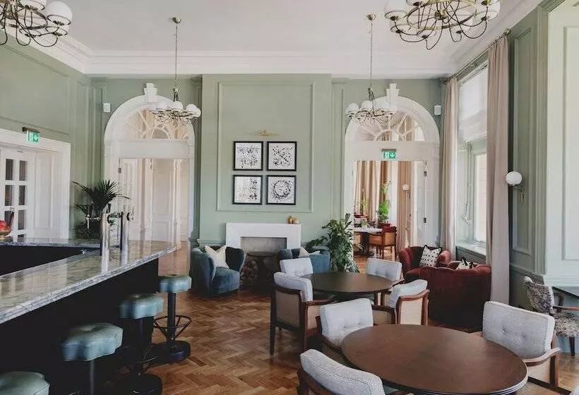 בית מלון כפרי The Queens