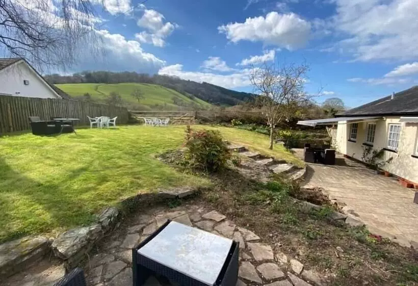 Отель The Griffin Llyswen