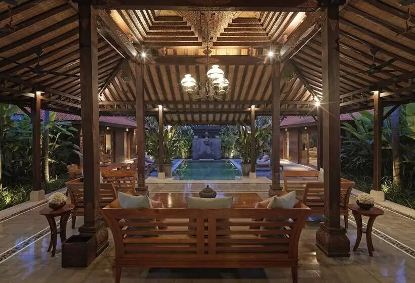 בית מלון כפרי The Legian Seminyak, Bali