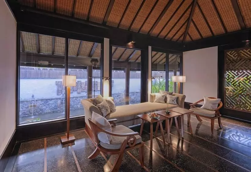 בית מלון כפרי The Legian Seminyak, Bali